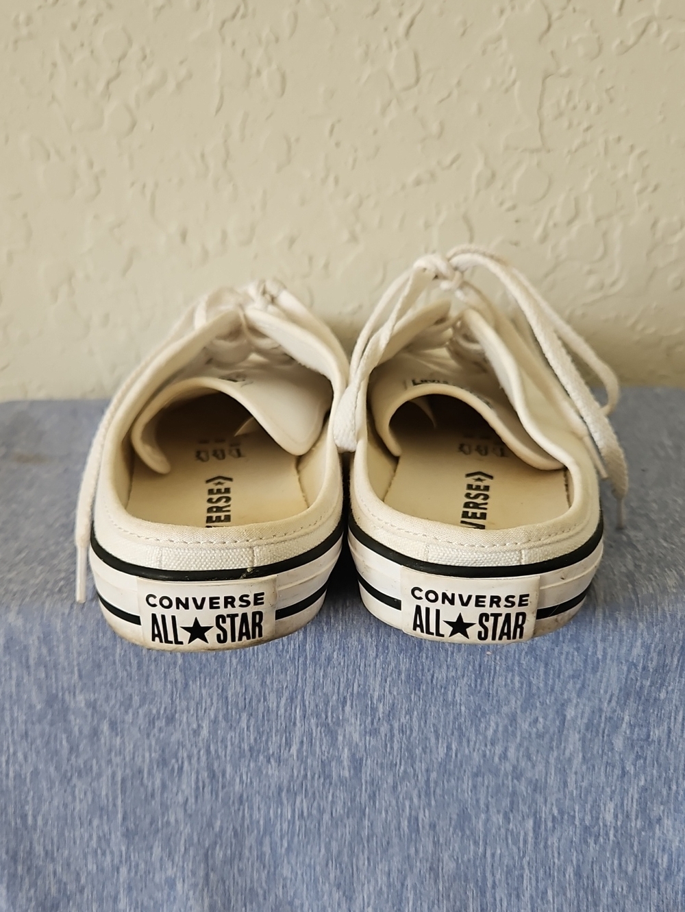 Converse Women's White Canvas Slip Ins, Size 7 - Picture 4 of 12